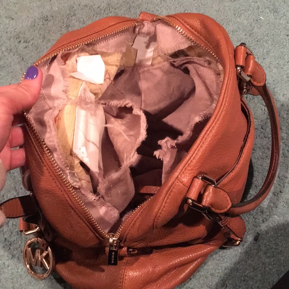 Michael Kors handbag with gold hardware - Picture 4 of 7